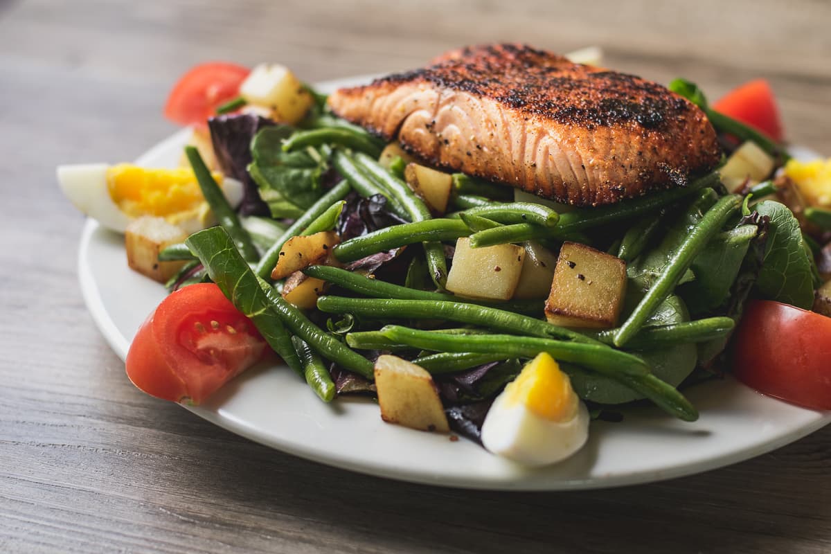 Wild Salmon French Farmer Salad at Ghini's French Caffe (Credit: Jackie Tran)