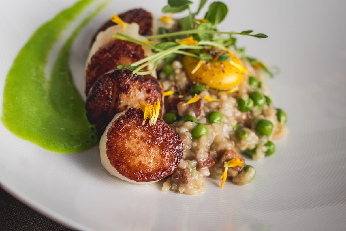 Jumbo diver scallops at PY Steakhouse (Credit: Jackie Tran)