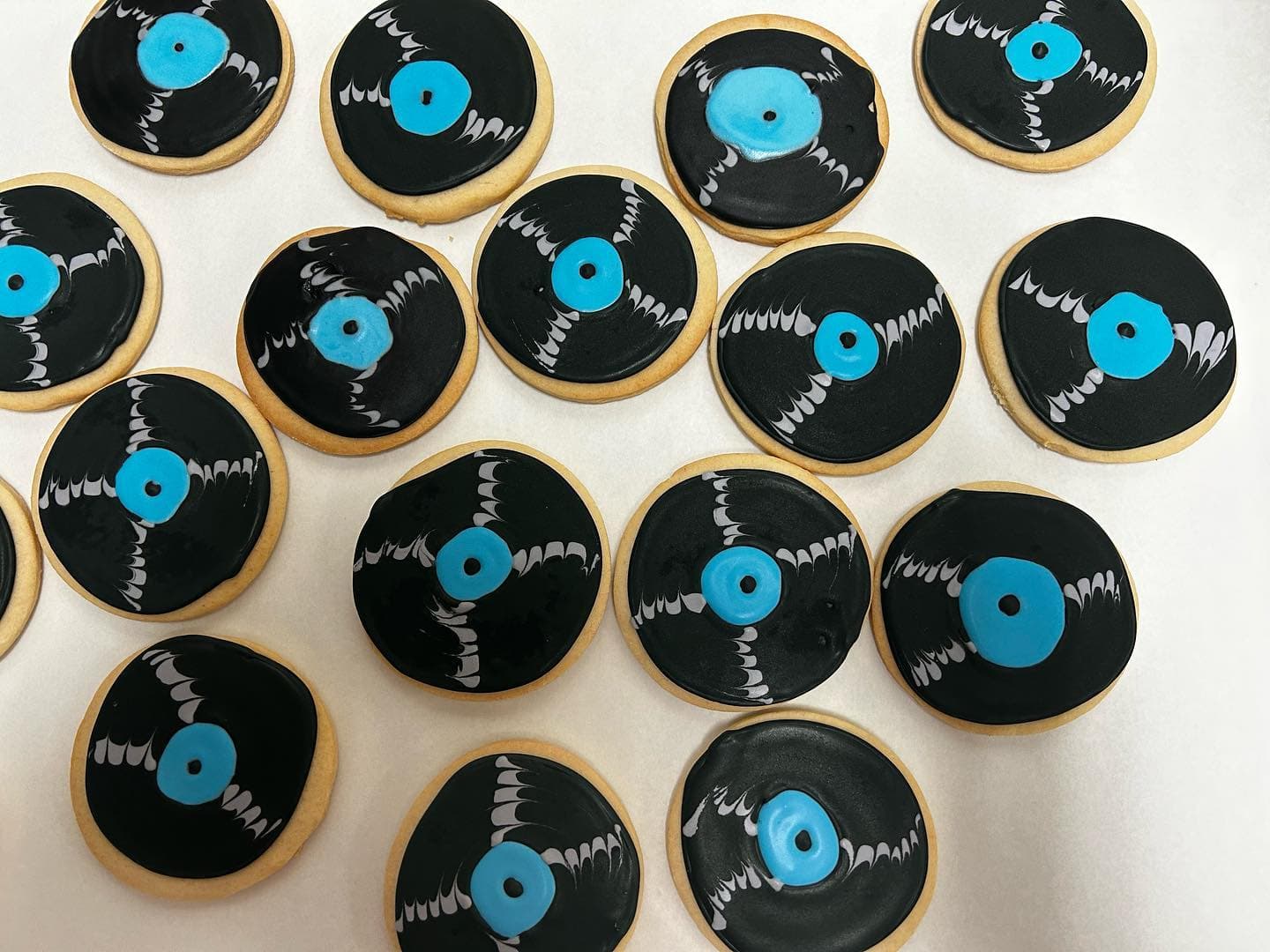 Community Love: Cookie fundraiser happening now at La Baguette Parisienne
