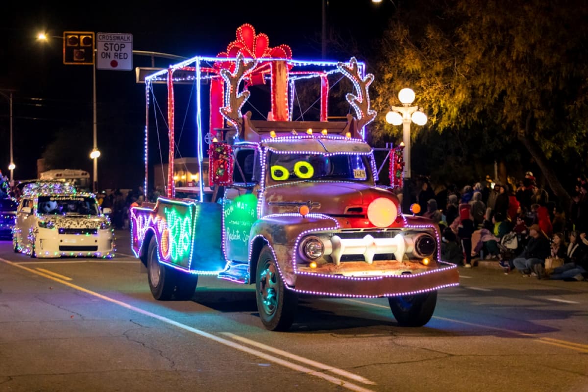 15+ Food Trucks Are Pulling Up to The Downtown Parade of Lights
