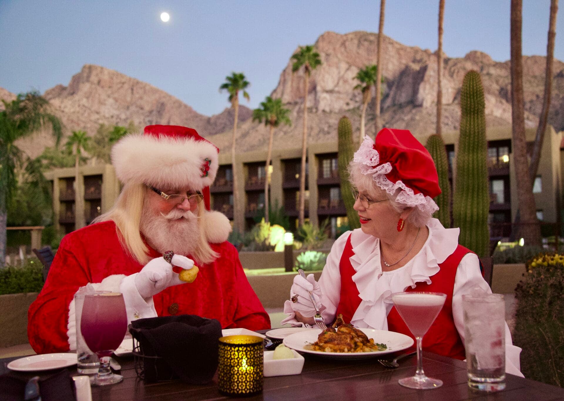 Hang With Mr. & Mrs. Claus During El Conquistador’s Month-Long Holiday Extravaganza