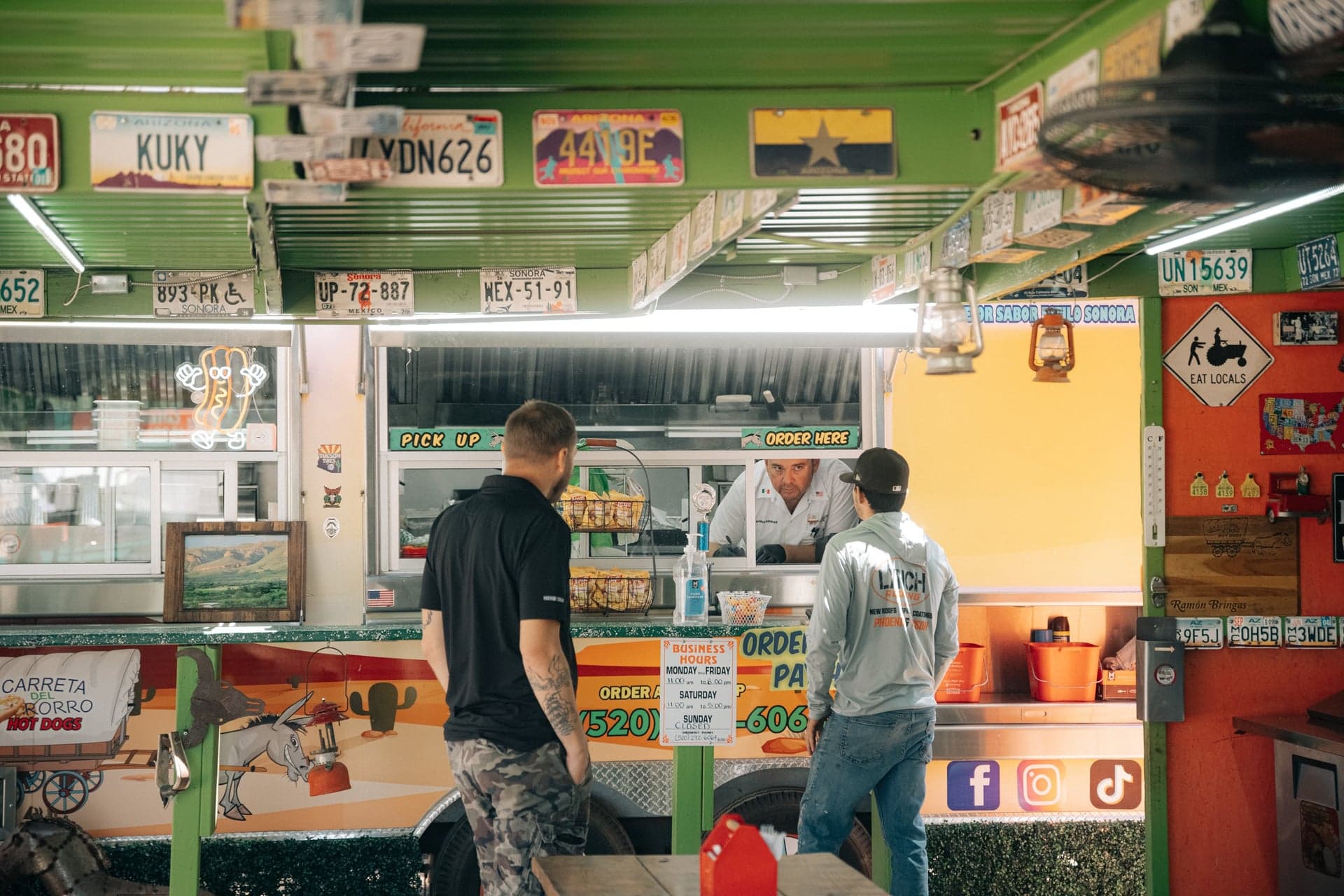 La Carreta del Rorro – A License Plate for a Hot Dog