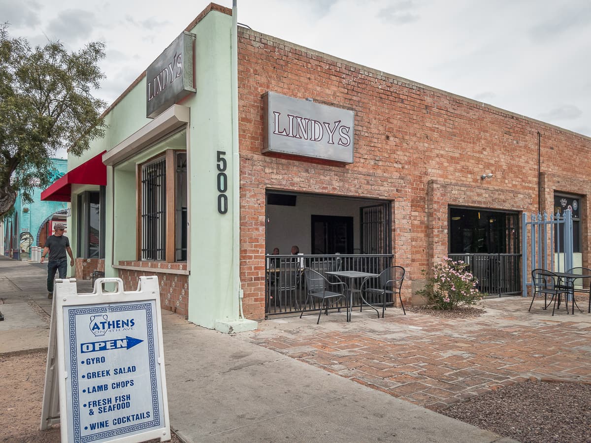 Lindy’s on 4th in Former Bumsteds Now Open