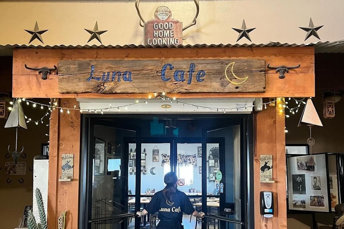 Luna Cafe is Now Open For Breakfast & Lunch in Marana