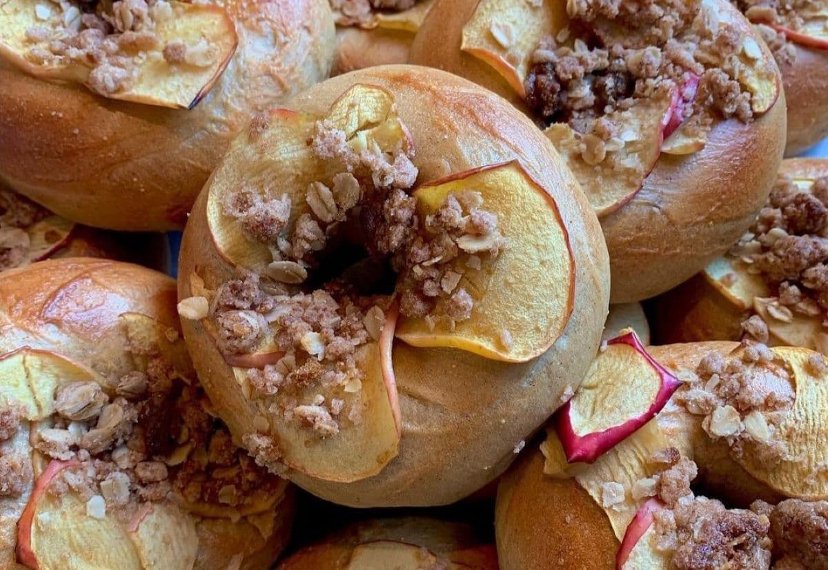Monday Munchies: Cinnamon Apple Streusel Bagels at Bubbe’s