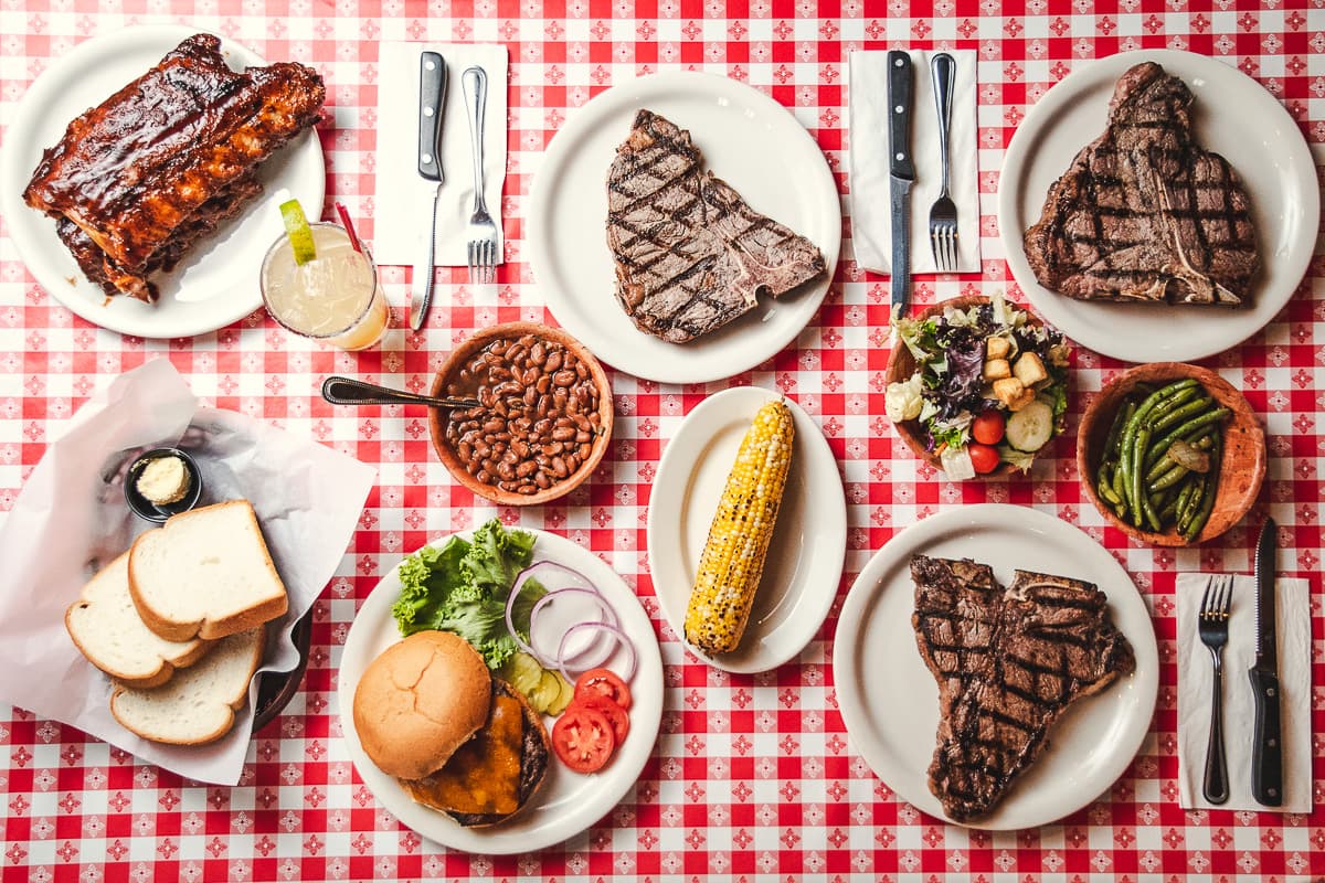 Pinnacle Peak is Named the ‘Best Themed Restaurant’ in Arizona