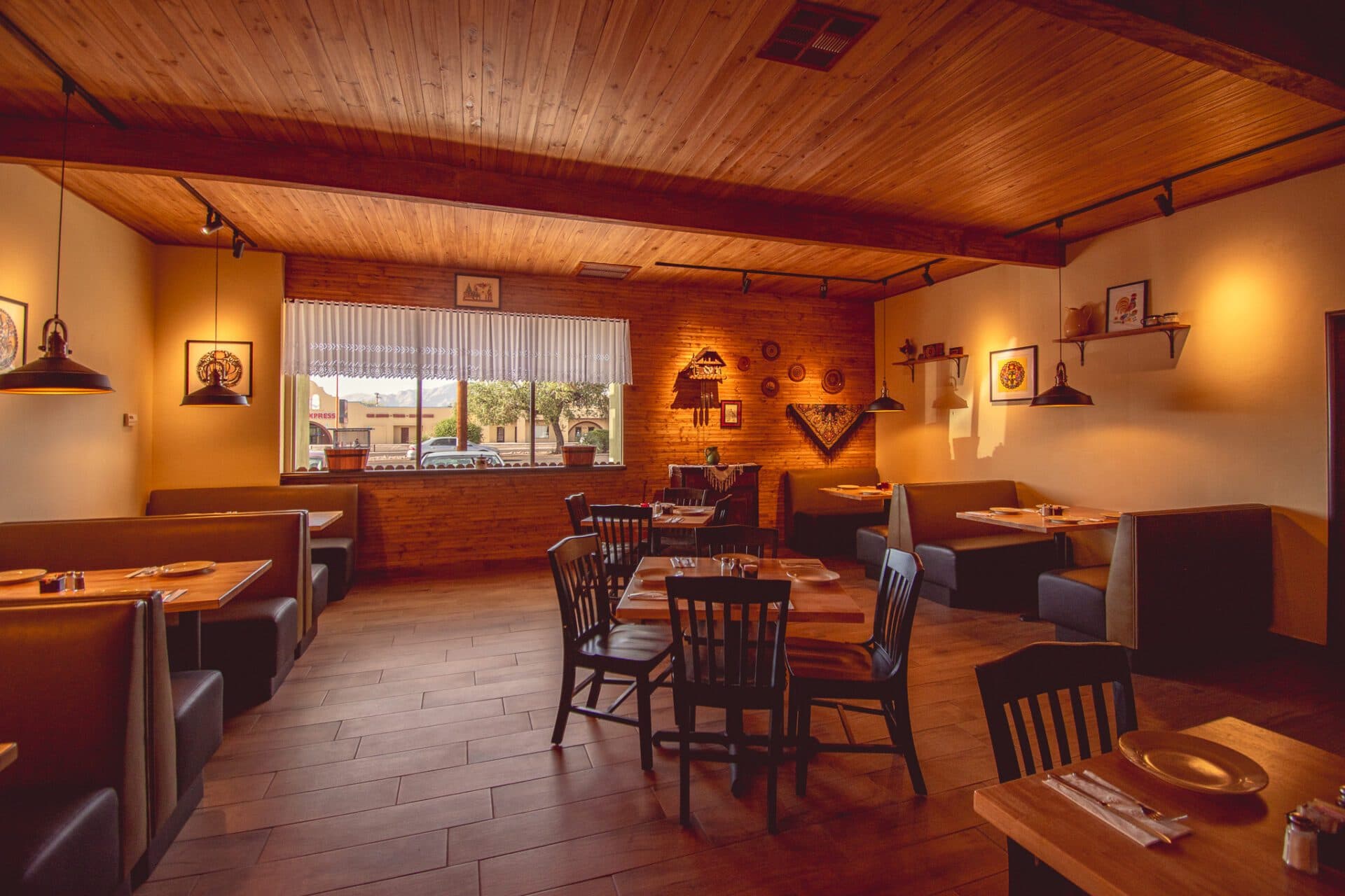 Polish Cottage Expands into Space Next Door (PHOTOS)