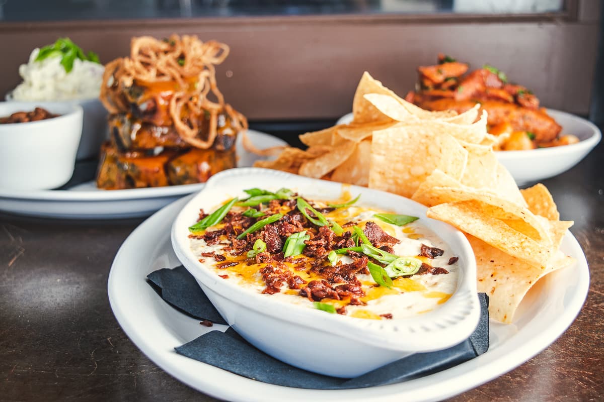 Saguaro Corners: Hearty Comfort Food, Live Music & Mountain Views