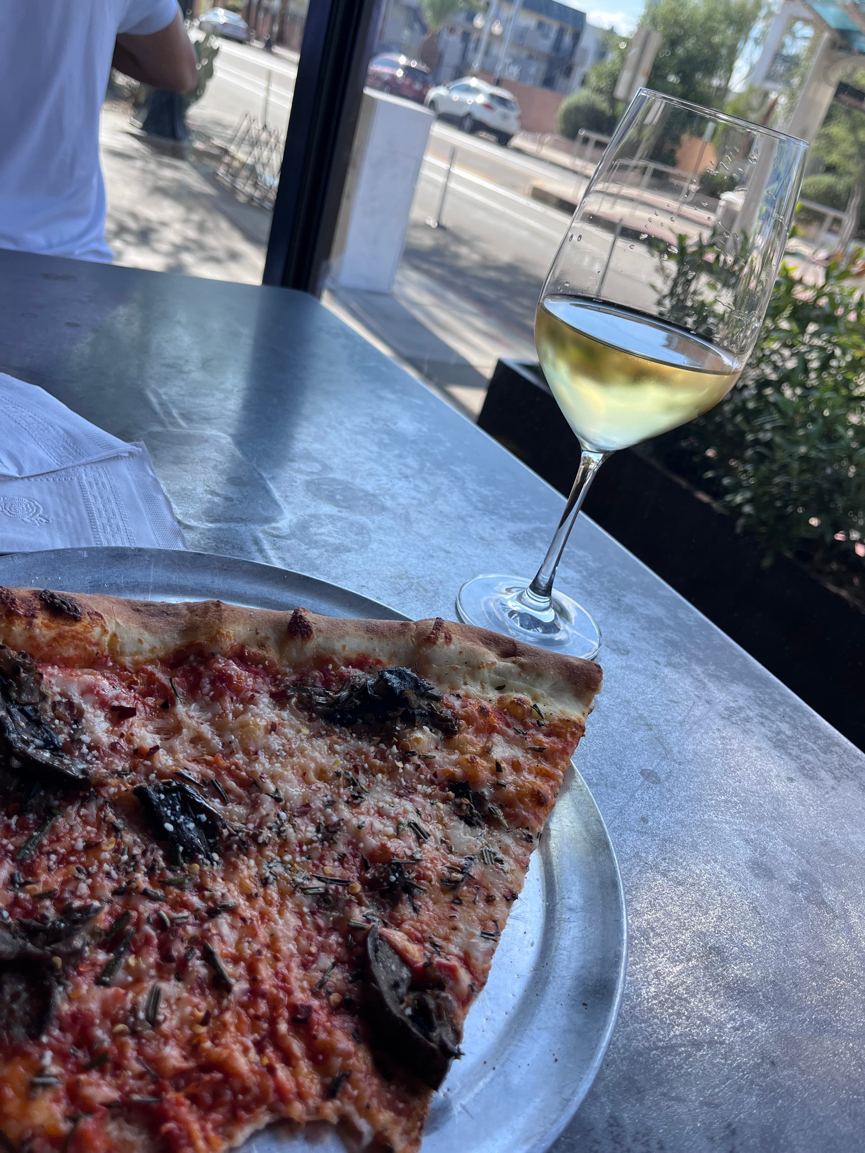 Cipolla Funghi Pizza