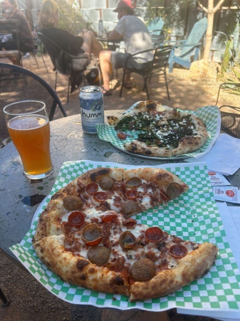 Tres Amigos Pizza (4.)