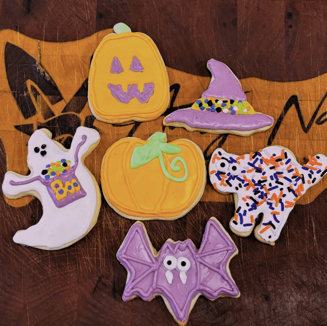 How to Decorate Halloween Cookies with Royal Icing