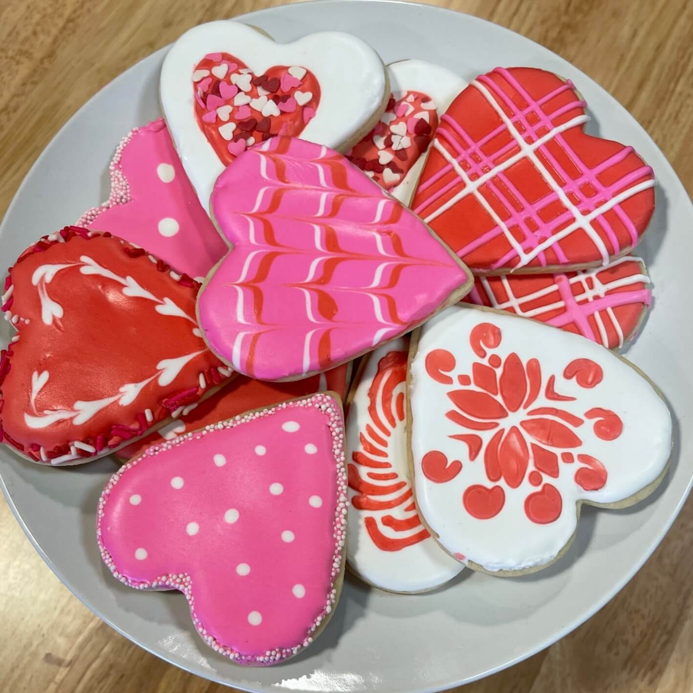 How to Decorate Valentine Cookies with Royal Icing