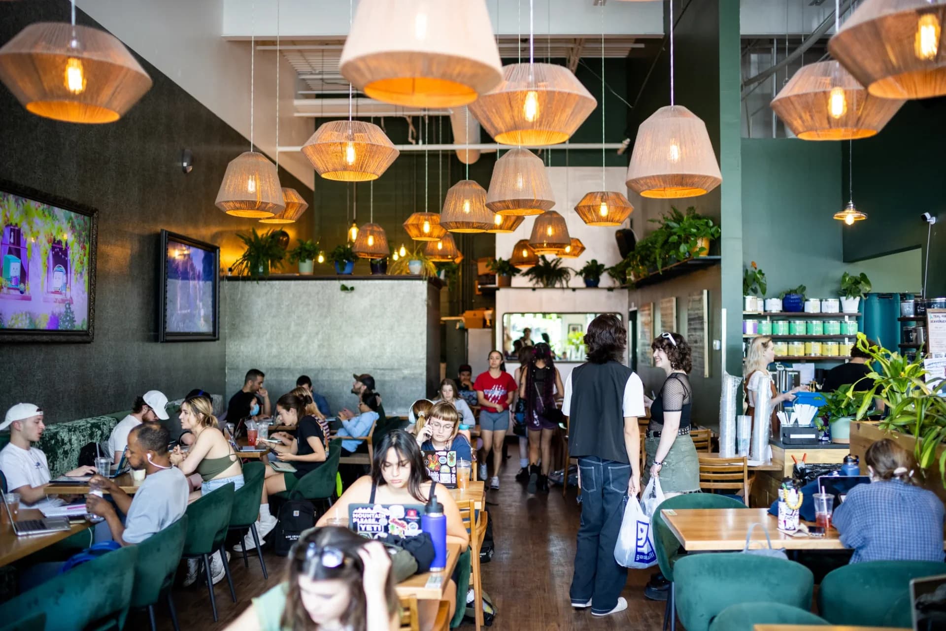 The Scented Leaf – University Blvd.