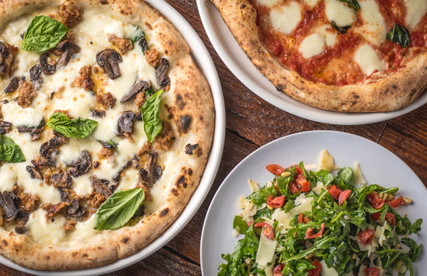 Tucson Pizza 26 Pizzerias To Try Know Love In 2017 Pizza Bianca Margherita And Insalata Arugula From Fiamme Napoletana Credit