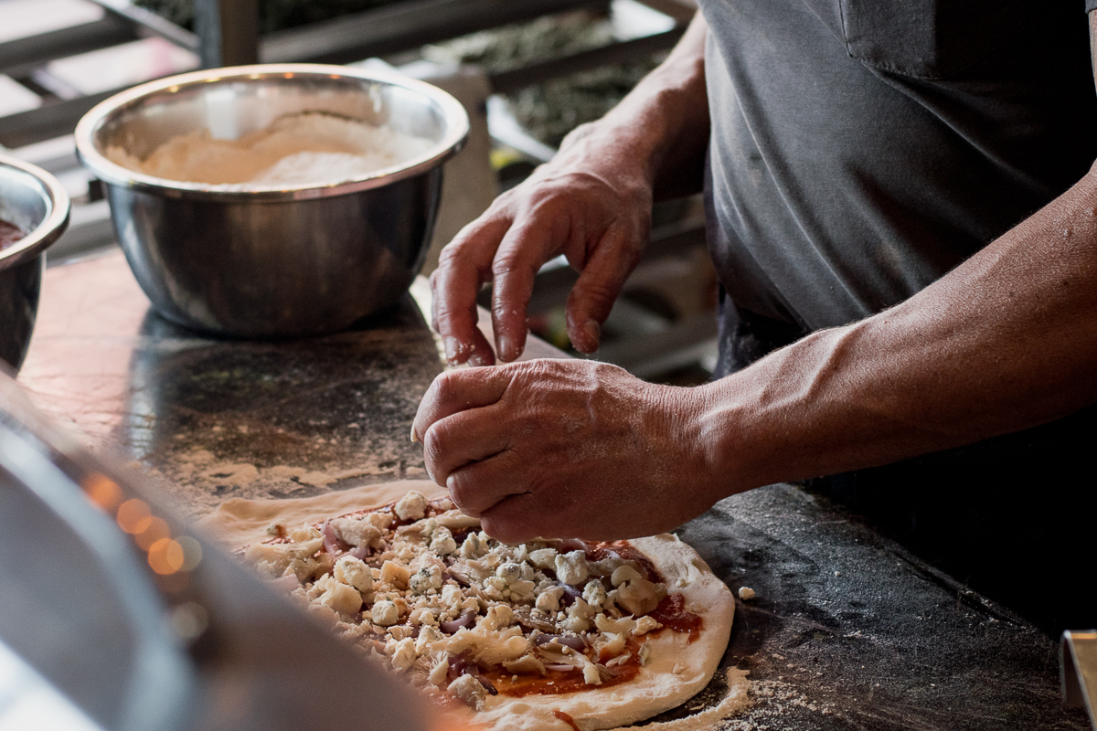Falora owner Ari Shapiro making pizza at Falora (Credit: Jackie Tran)
