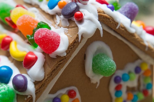 Gingerbread House (Credit: Snapwire from Pexels)