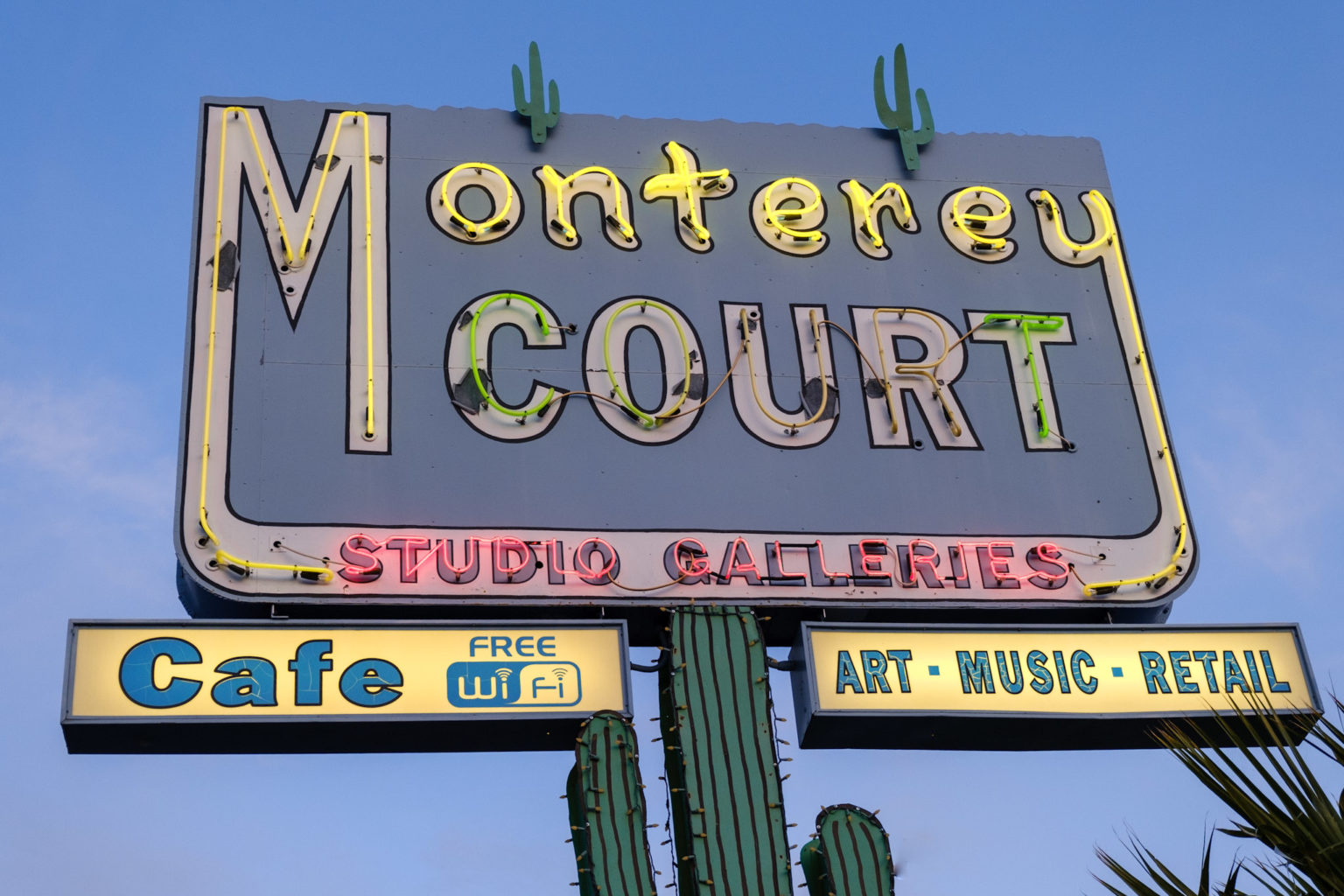 Live music, food, cocktails & good vibes at Monterey Court