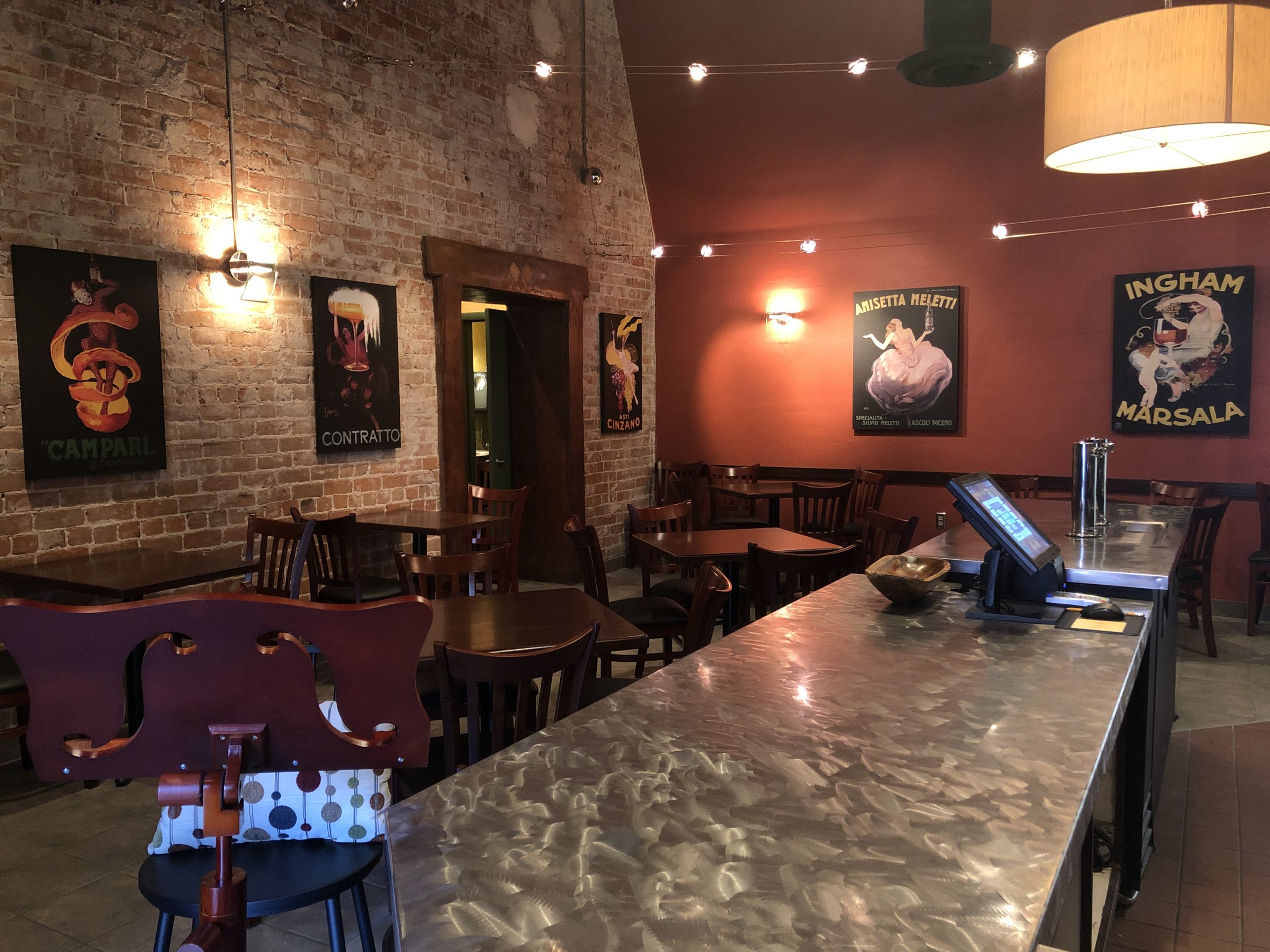 Perche’ No Italian Bistro's dining room