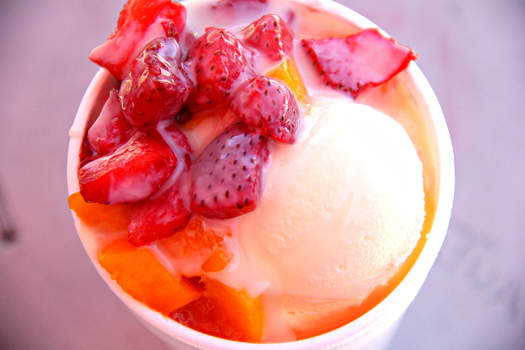 Strawberry and Mango Raspado at Oasis Fruit Cones (Credit: Gloria Knott)