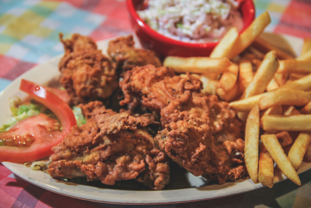 Fried chicken at Tiny's Saloon & Steakhouse (Credit: Gloria Knott)