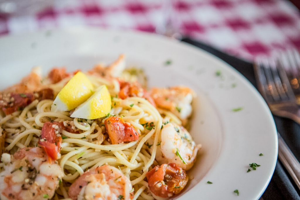 a phot of shrimp scampi pasta on a plate