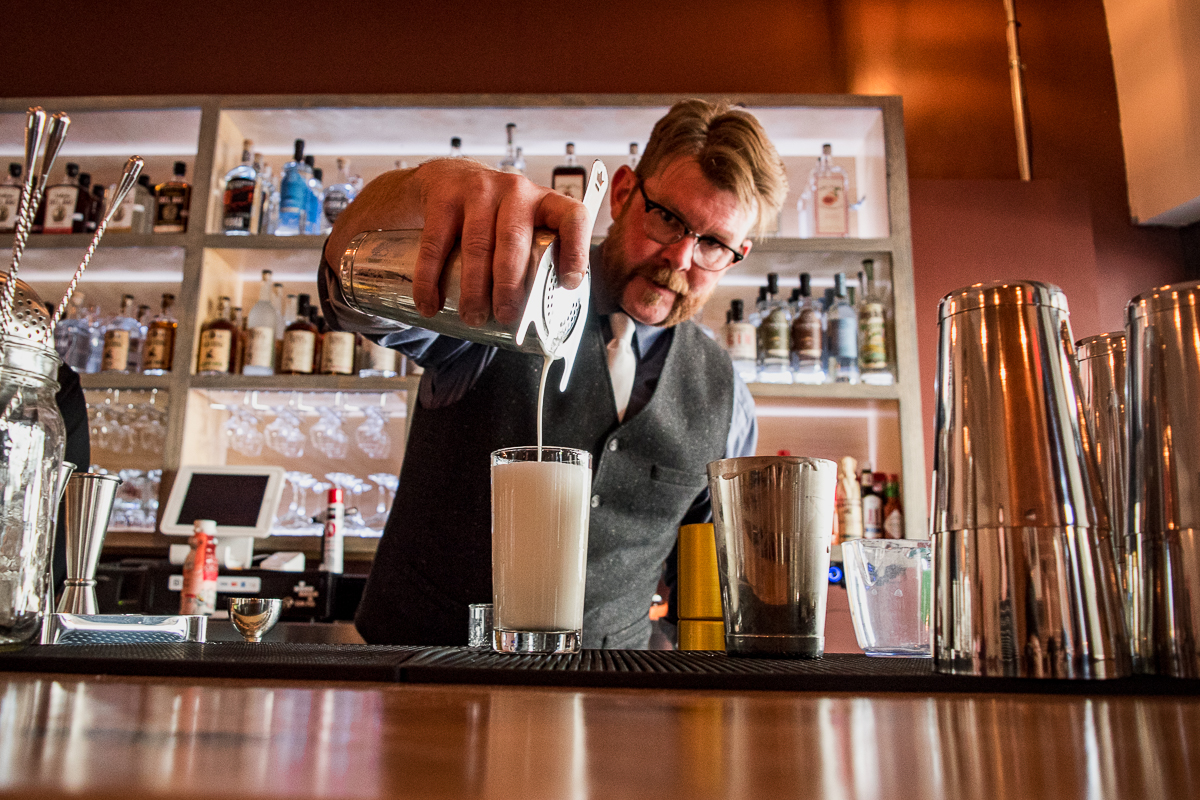Tyler Dunn pouring a Ramos Gin Fizz at Series 19 (Credit: Jackie Tran)