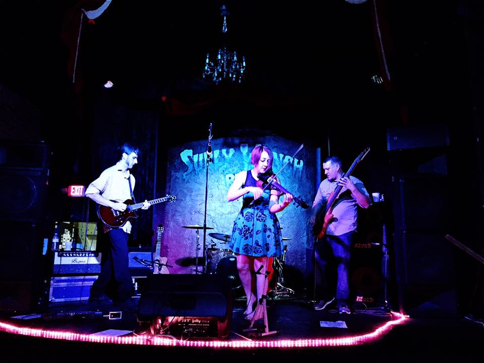 The Unday performing at Surly Wench Pub (Credit: Surly Wench Pub on Facebook)