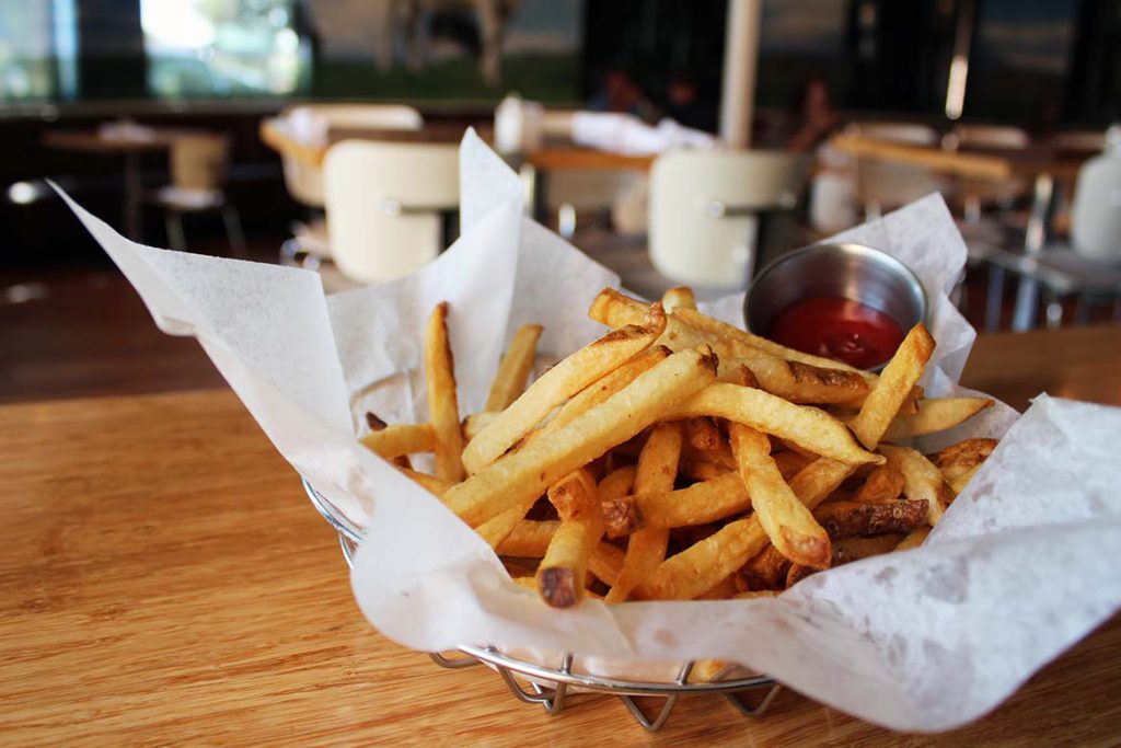 a picture of a basket of fries