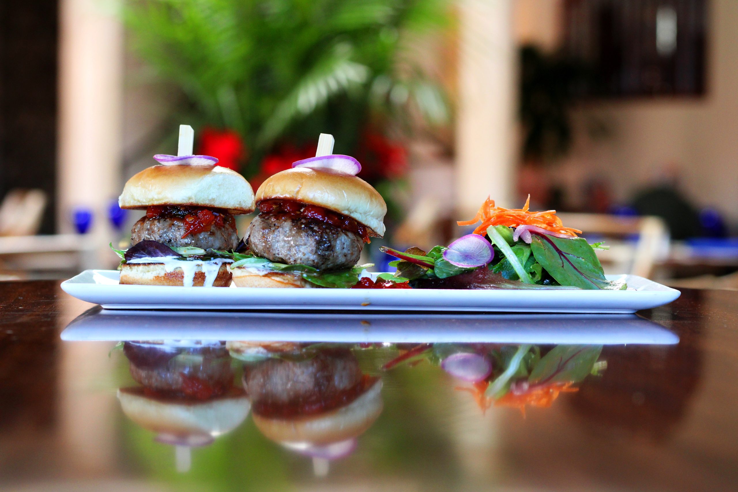 https://tucsonfoodie.com/wp-content/uploads/2023/06/TF-arizona-inn-beef-sliders-mark-whittaker.jpg