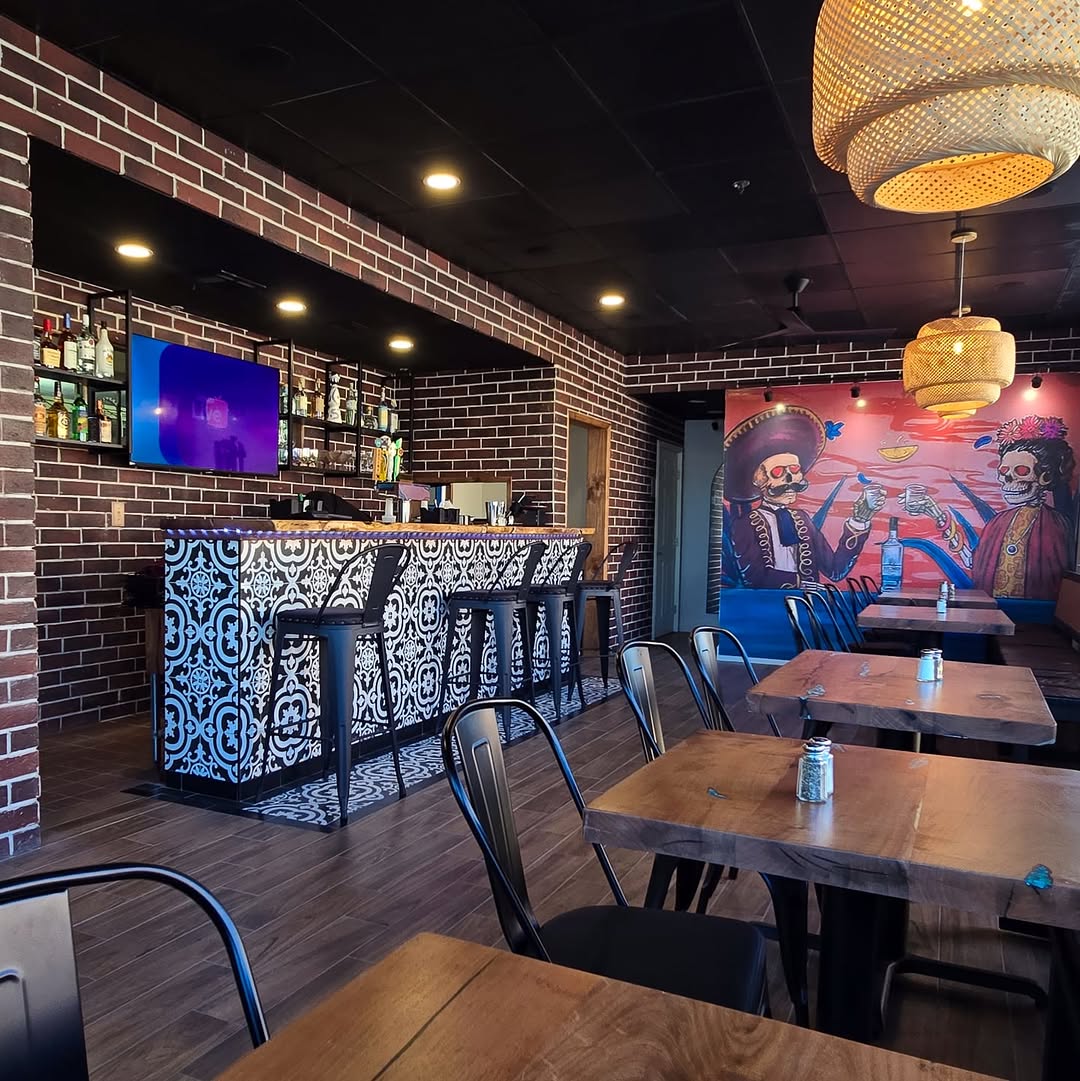 Dining room and bar (Photo courtesy of Humo Cocina Mexicana)