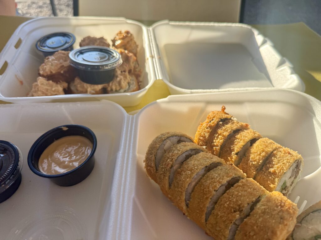 Sonora Roll and Spicy Roll at El Sushi de Papá La Carreta (Photo by Elian Macias Parada)