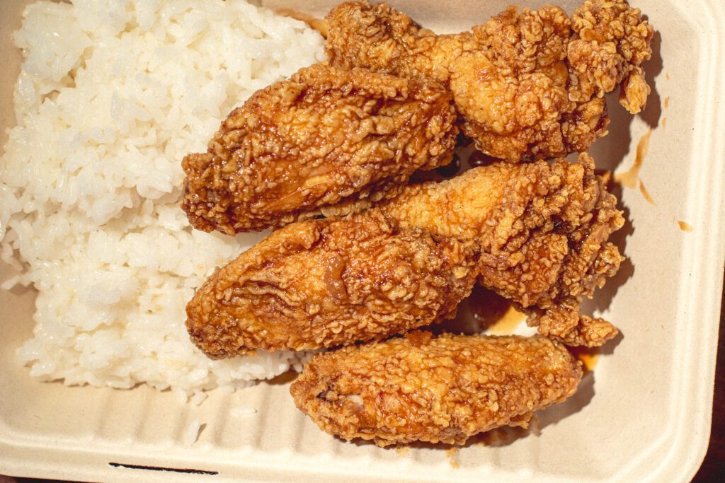 Soy garlic chicken with rice at Oh My Chicken (Photo by Jackie Tran)