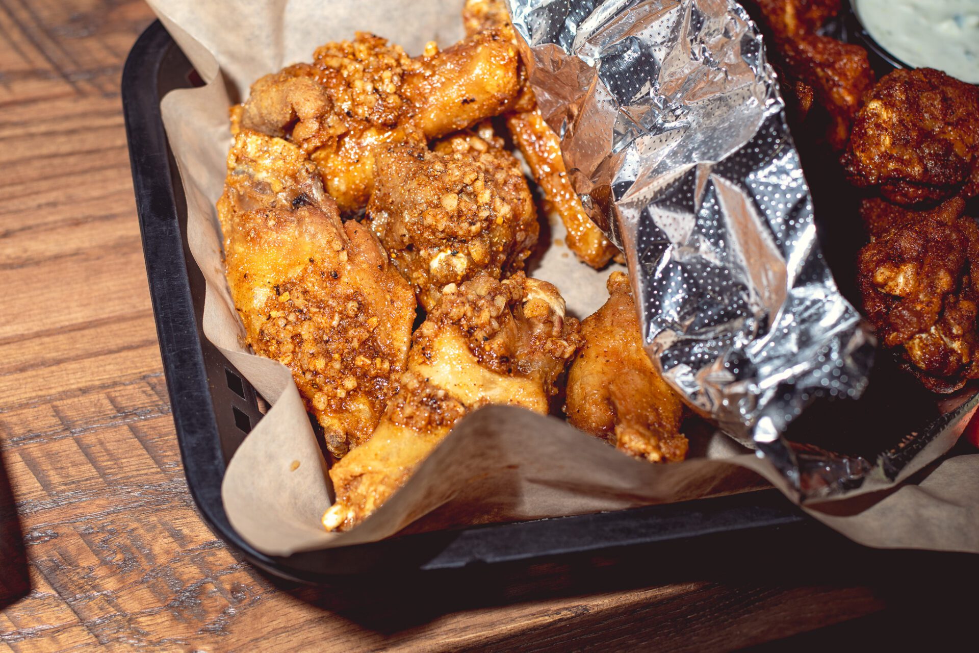Low Country wings at Wings y Más (Photo by Jackie Tran)
