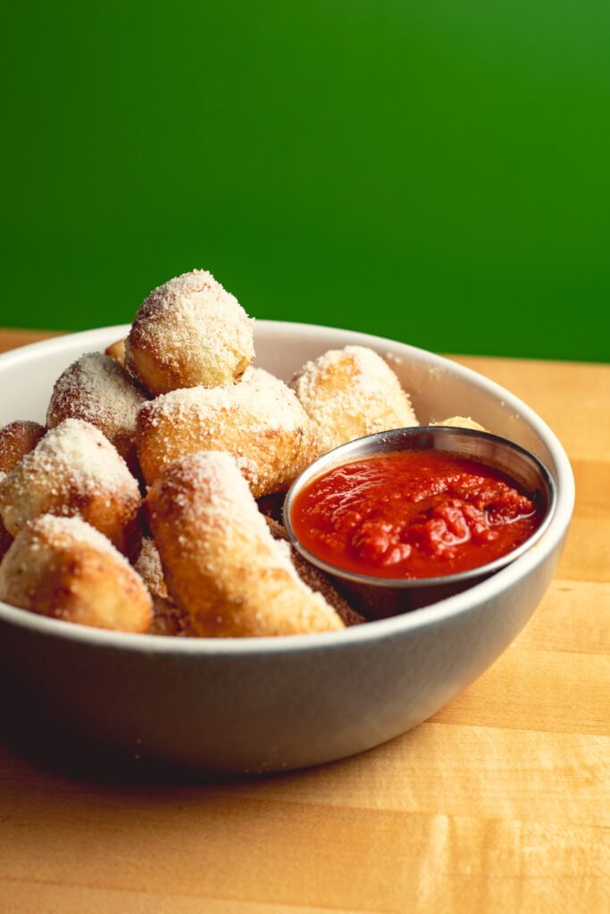 Garlic Parm Bites at Fresco Pizzeria & Pastaria (Photo by Jackie Tran)
