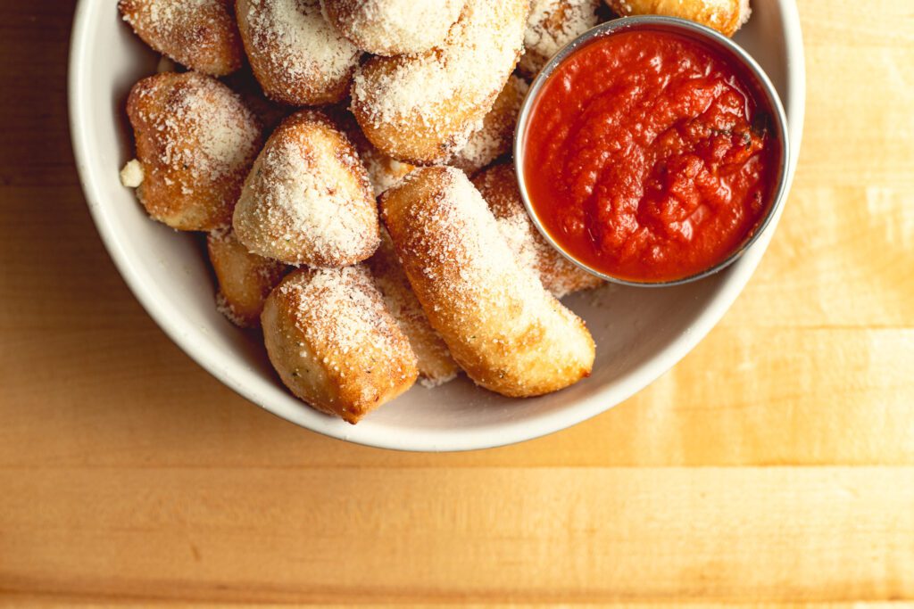 Garlic Parm Bites at Fresco Pizzeria & Pastaria (Photo by Jackie Tran)