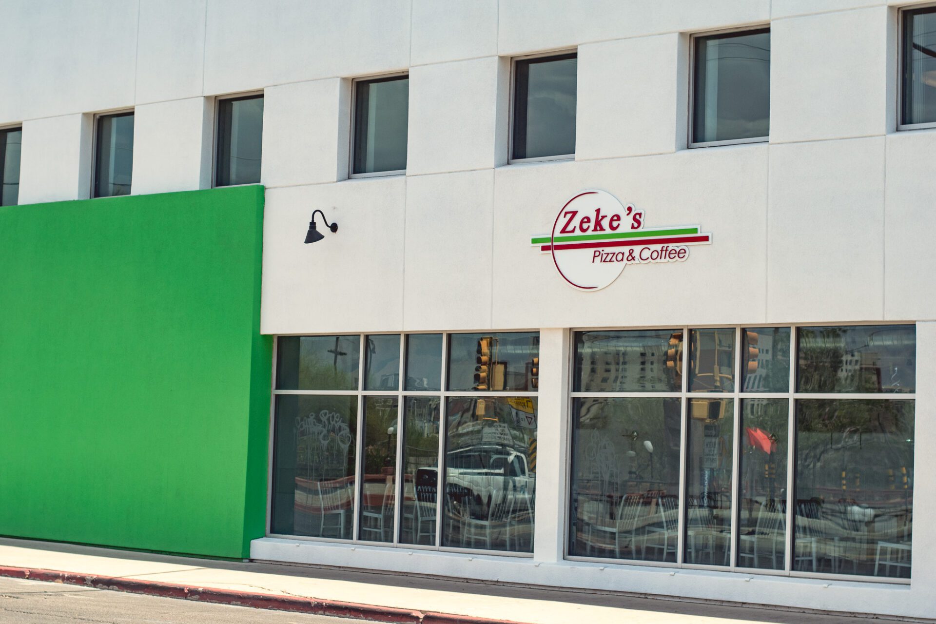 North facade of Zeke's Pizza & Coffee (Photo by Jackie Tran)