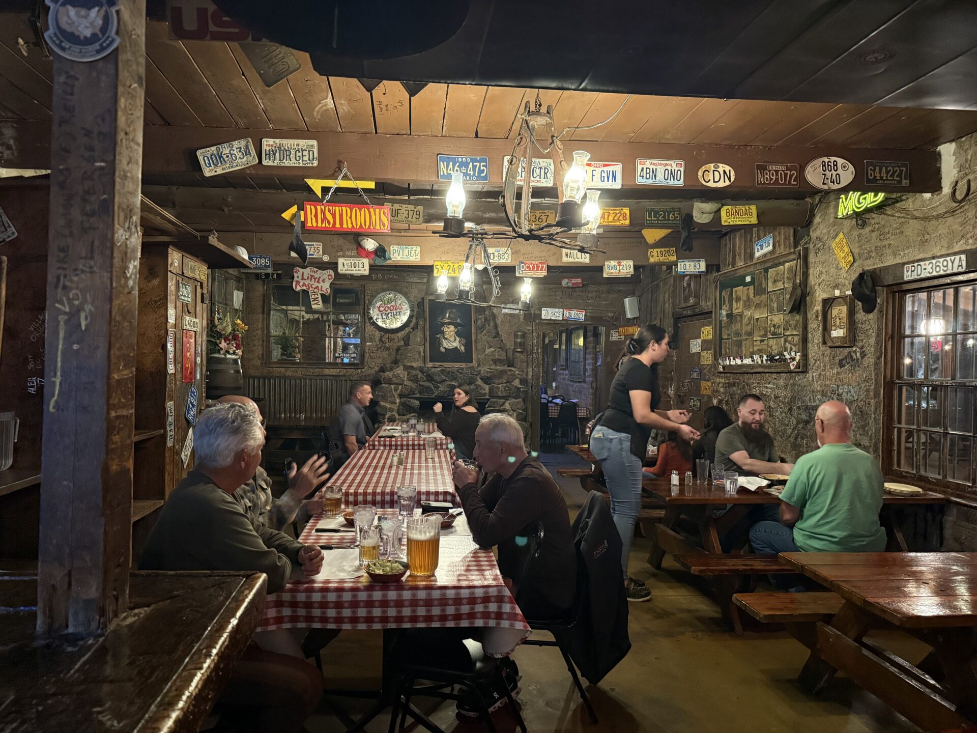 Li'l Abner's Steakhouse (Photo by Isabela Gamez)